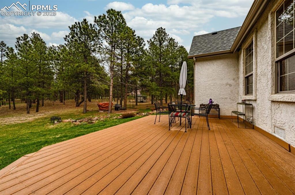 Image 26 of 43: Deck