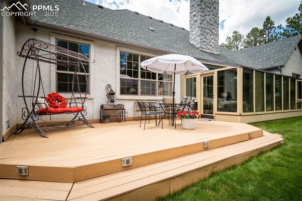 Image 27 of 43: Deck