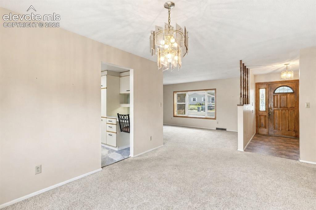 Image 14 of 50: Dining Room