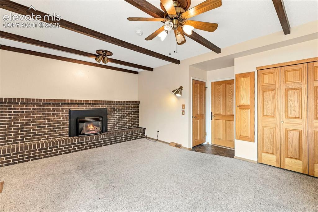Image 18 of 50: Living Room