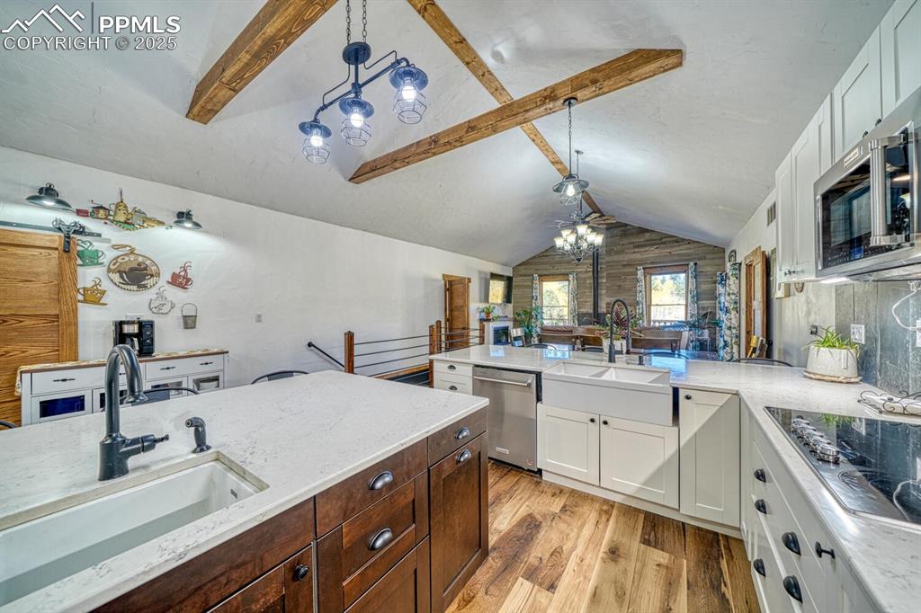 Image 10 of 46: Kitchen