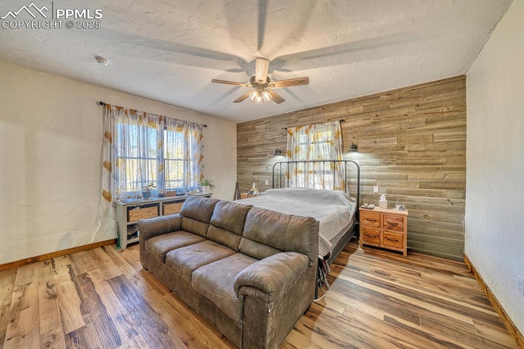 Image 16 of 46: Bedroom