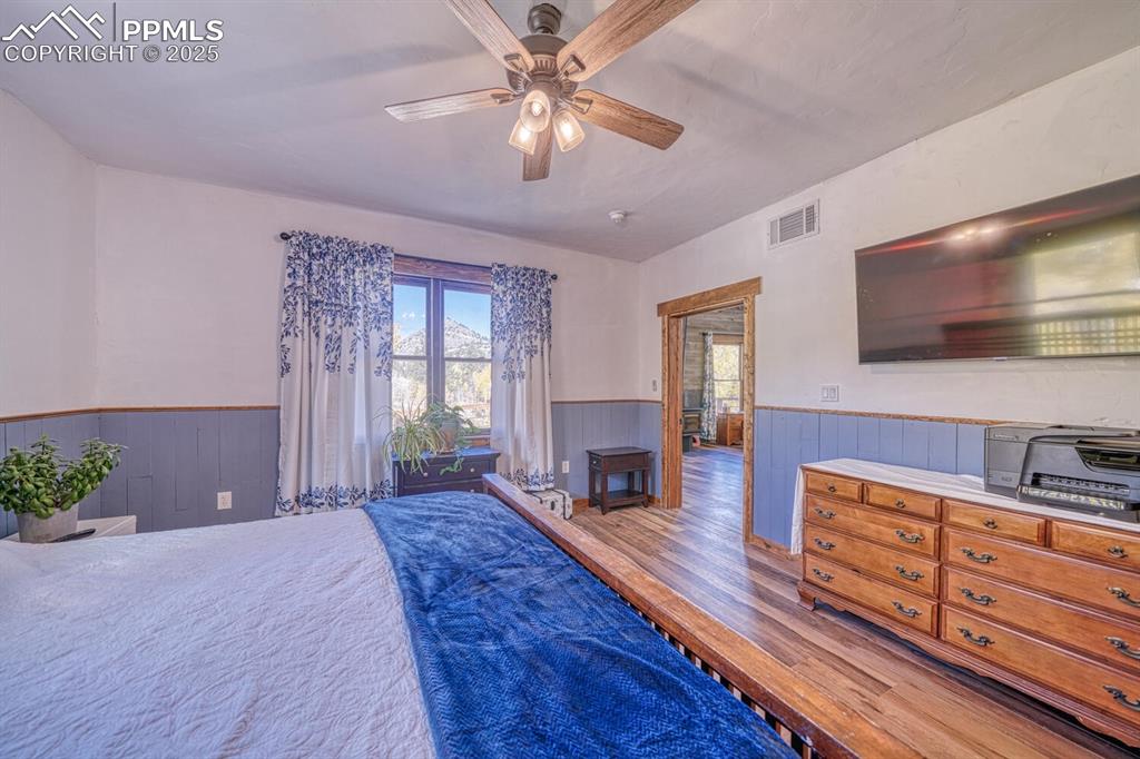 Image 20 of 46: Bedroom