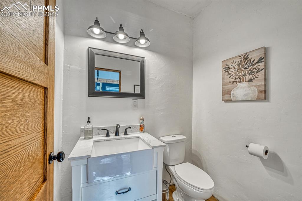 Image 23 of 46: Bathroom