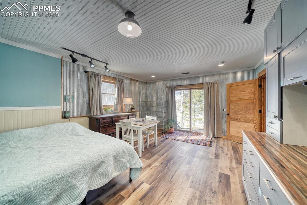 Image 26 of 46: Bedroom