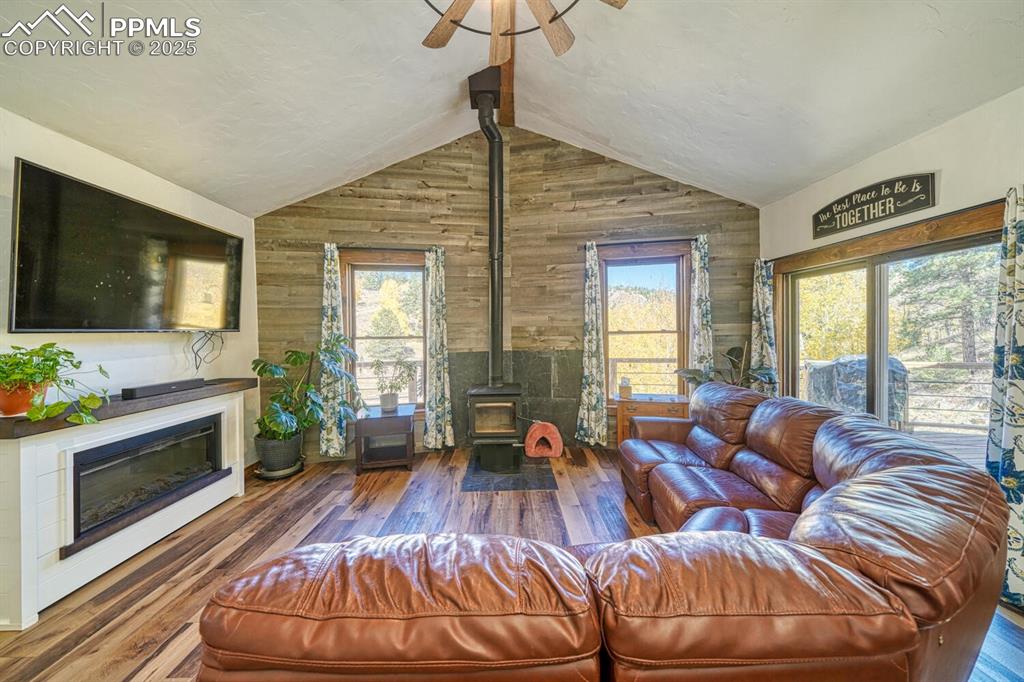 Image 7 of 46: Living Room