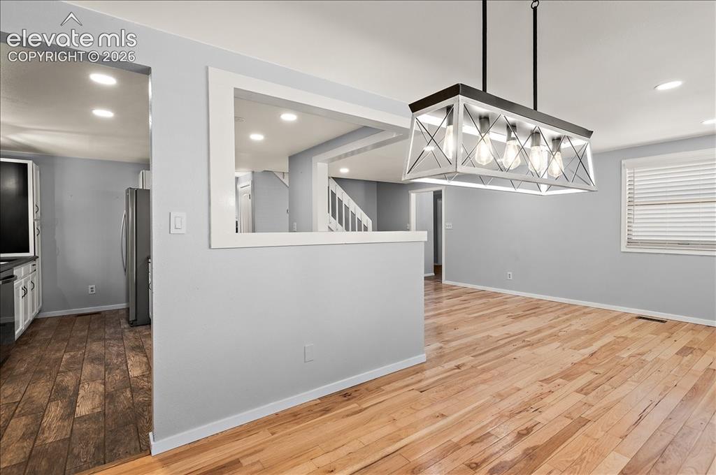 Image 6 of 30: Dining Area