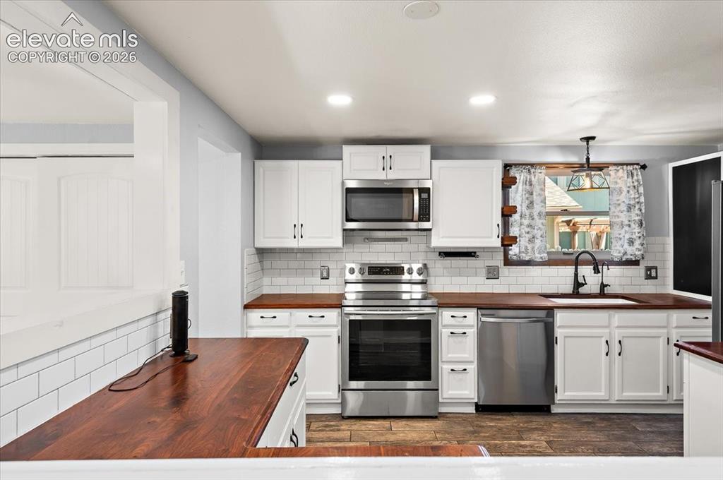 Image 8 of 30: Kitchen