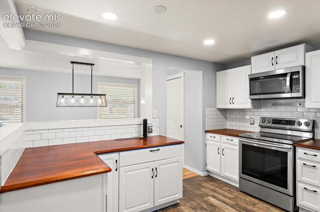 Image 9 of 30: Kitchen