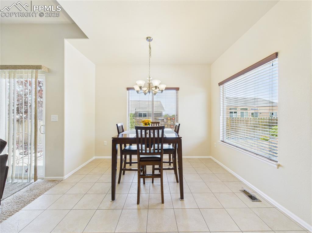 Image 13 of 50: Dining Area