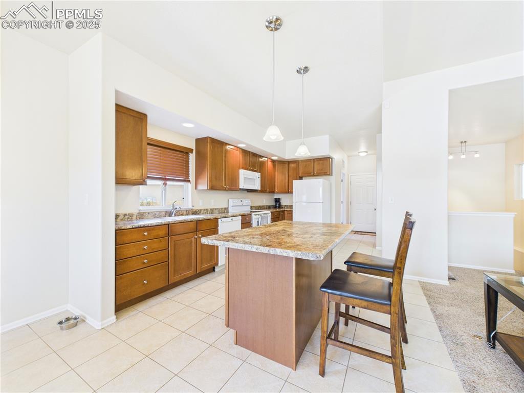 Image 16 of 50: Kitchen