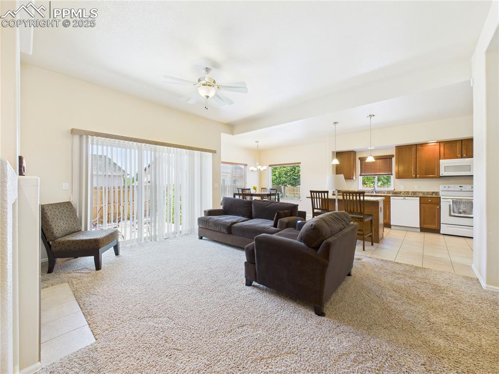 Image 8 of 50: Living Room