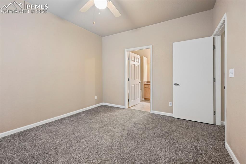 Image 19 of 31: Bedroom