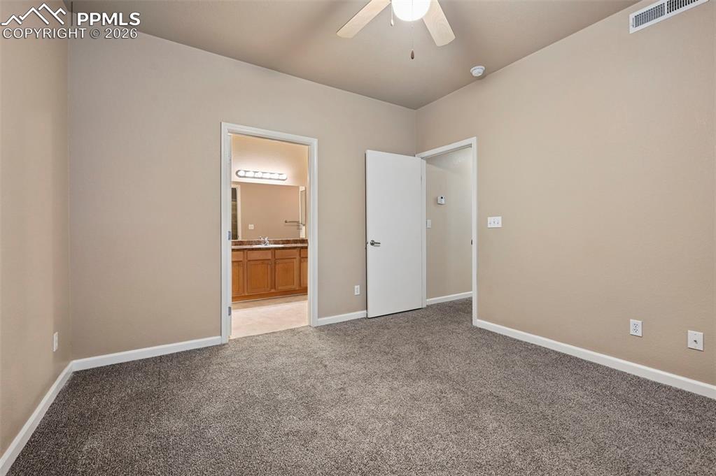 Image 20 of 31: Bedroom