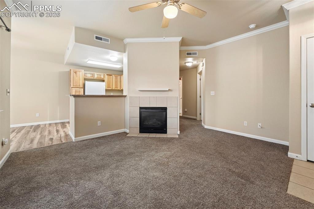 Image 4 of 31: Living Room