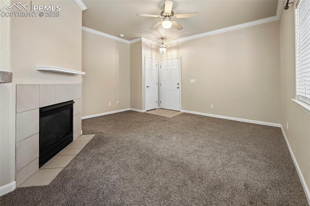 Image 6 of 31: Living Room