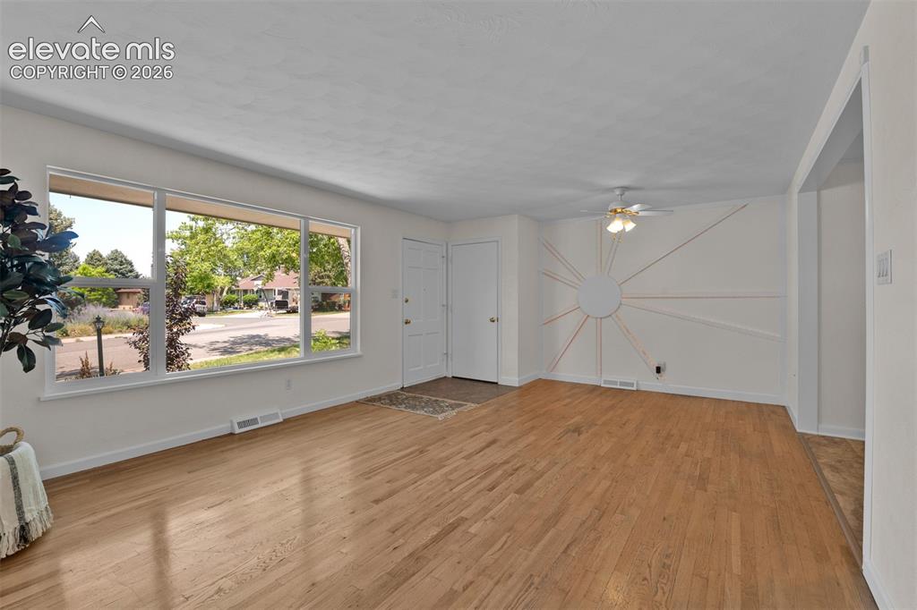 Image 10 of 40: Freshly refurbished cabinets and newer appliances make this kitchen invitin