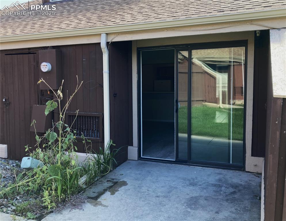 Image 3 of 13: Rear Patio