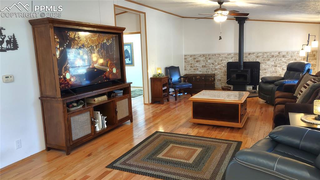 Image 11 of 42: Newer paint & wall space for large furniture pieces.