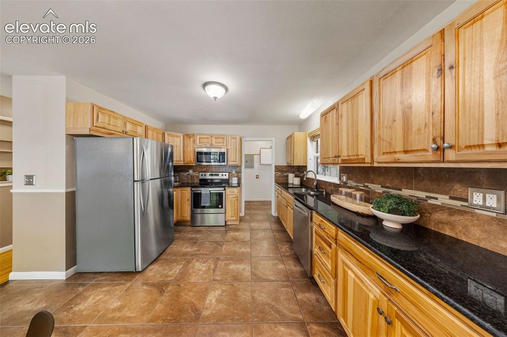 Image 11 of 47: Kitchen