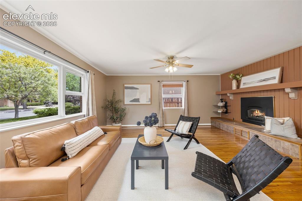 Image 7 of 47: Living Room