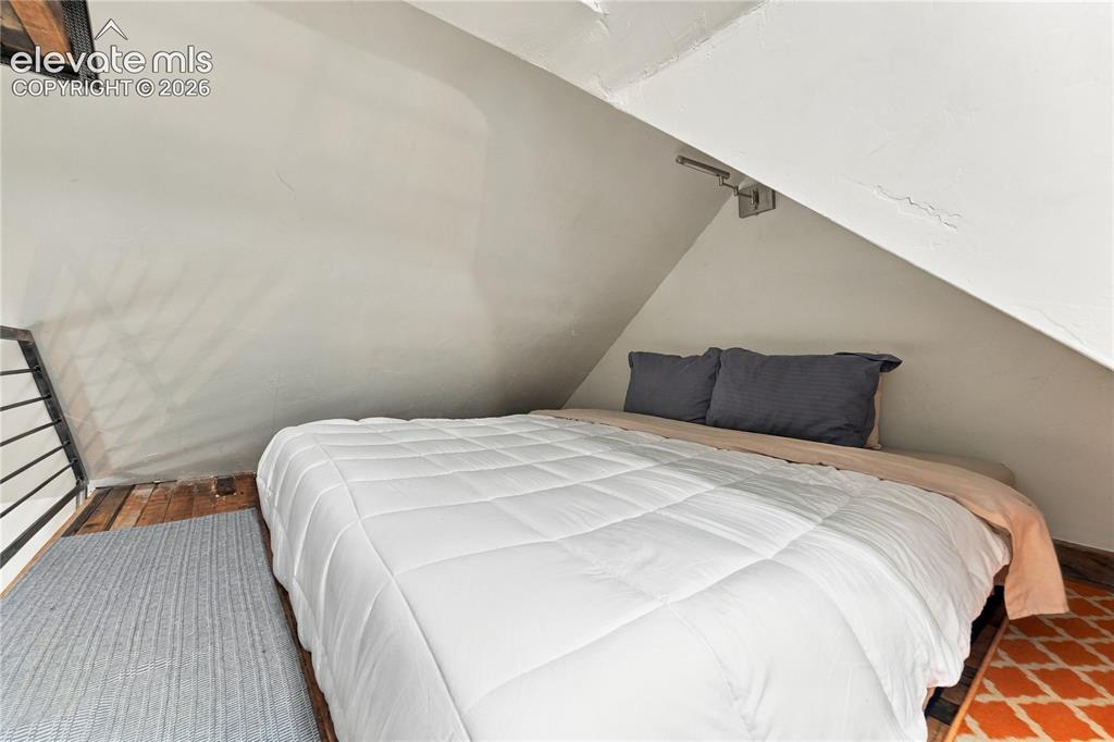 Image 41 of 50: Loft