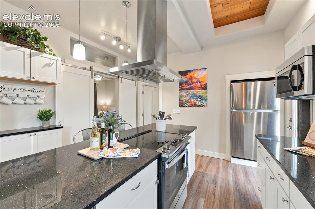 Image 8 of 50: Well equipped kitchen with large island, breakfast and coffee bar.