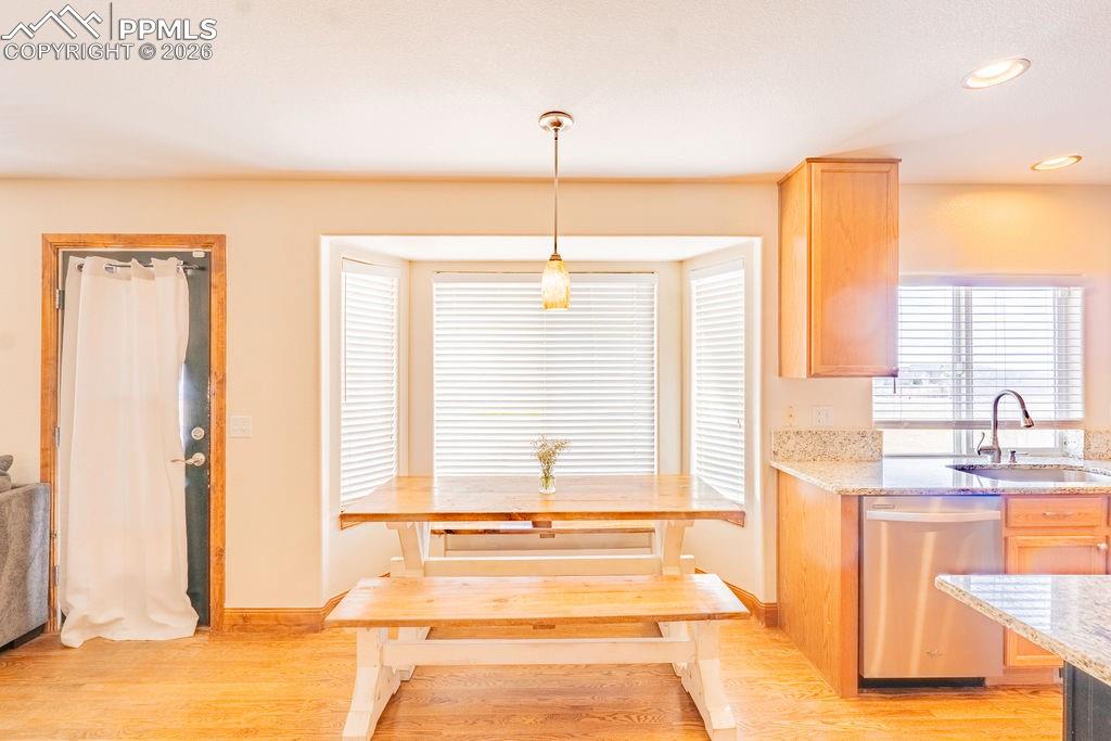 Image 11 of 47: Dining Area