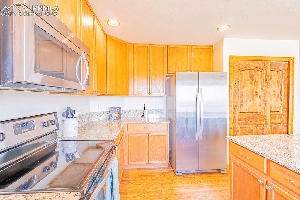 Image 14 of 47: Kitchen