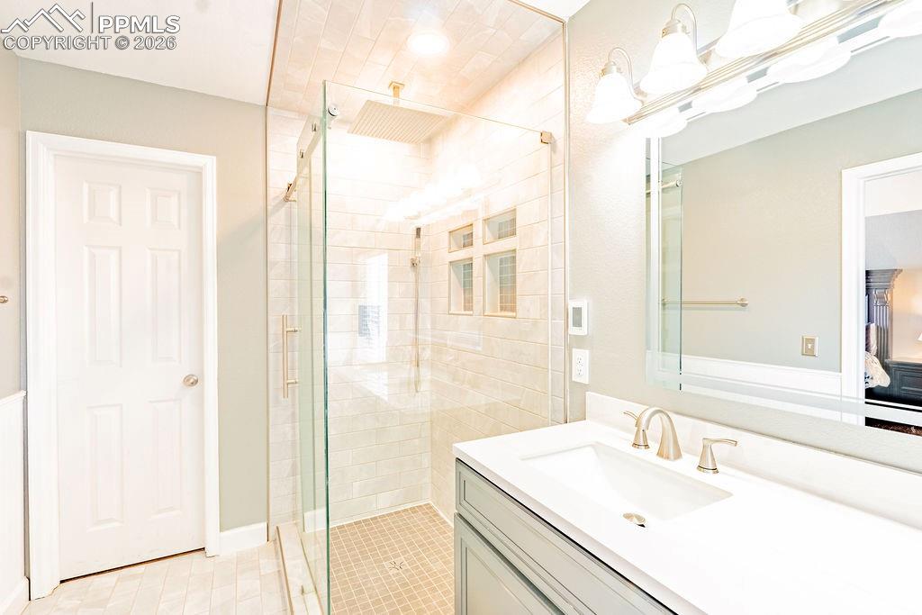 Image 22 of 47: Bathroom