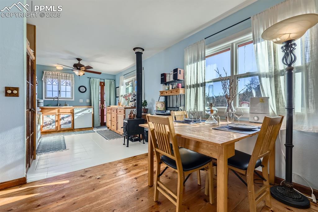 Image 15 of 38: Dining Area