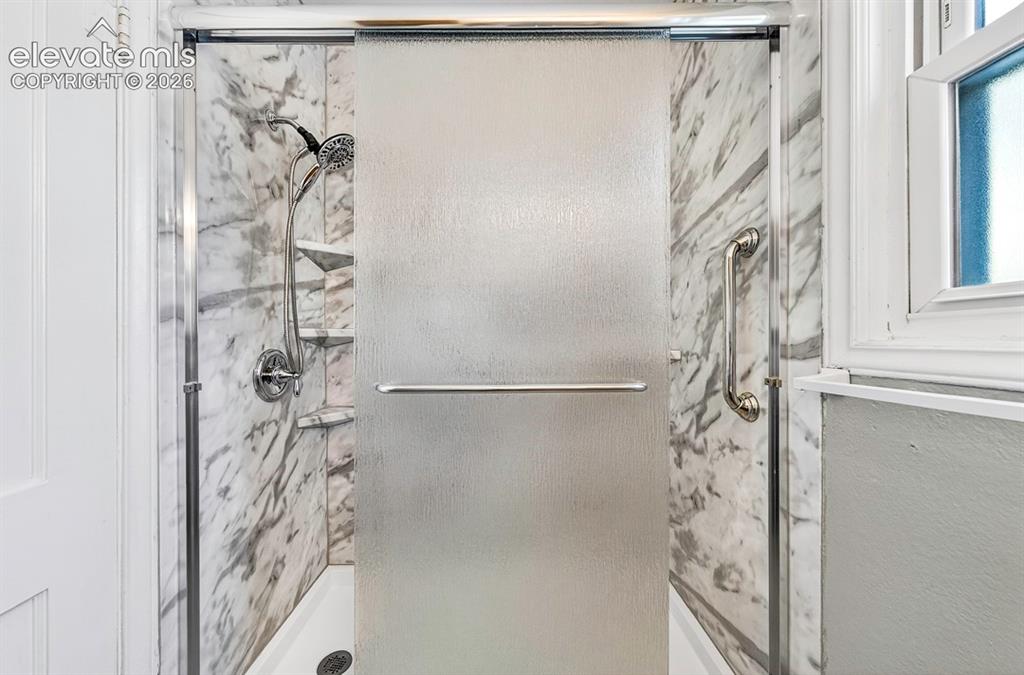 Image 12 of 32: Bathroom