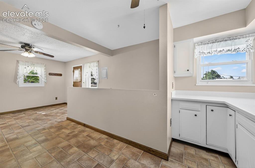Image 18 of 32: Kitchen