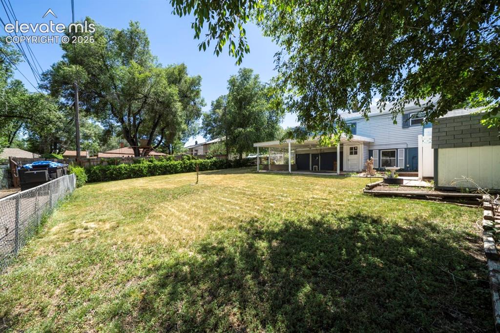 Image 6 of 32: Yard