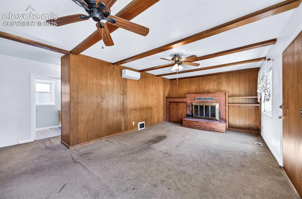 Image 9 of 32: Living Room