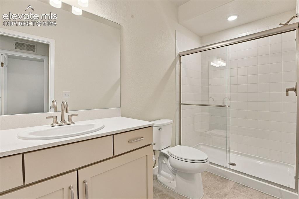 Image 40 of 50: Bathroom