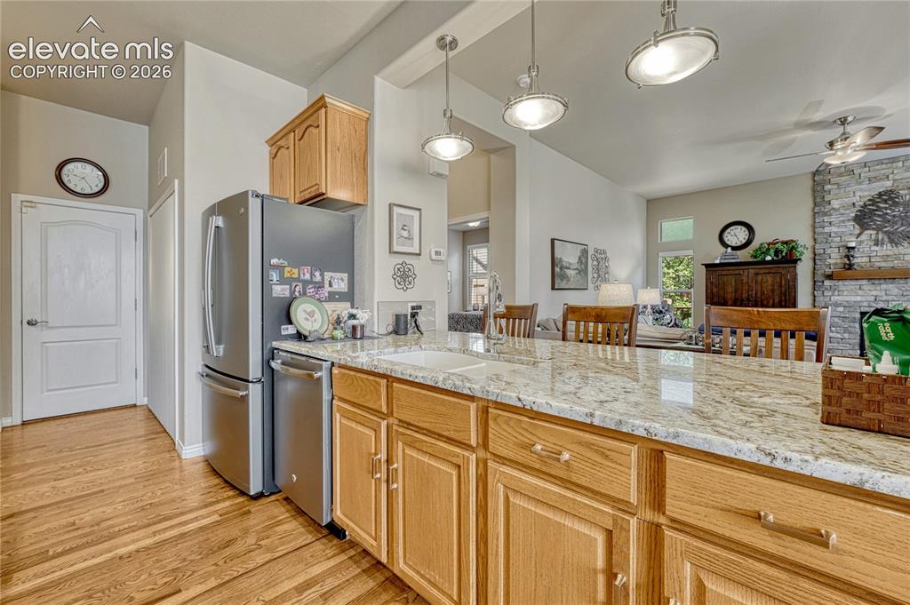 Image 14 of 47: Kitchen