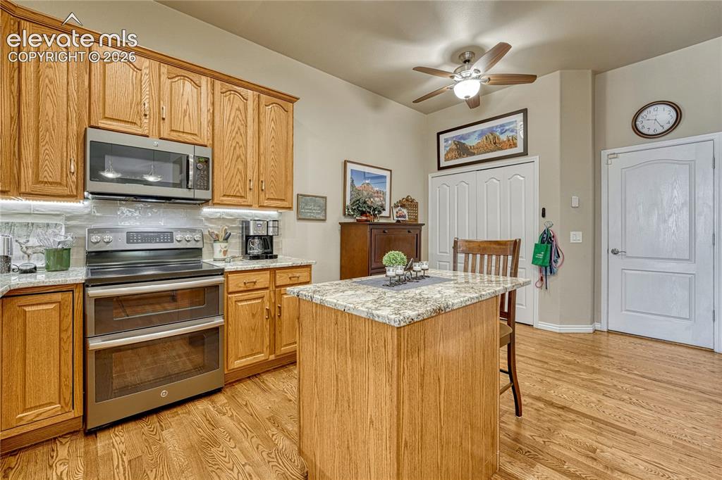 Image 16 of 47: Kitchen