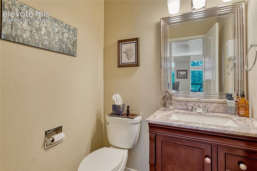 Image 19 of 47: Bathroom