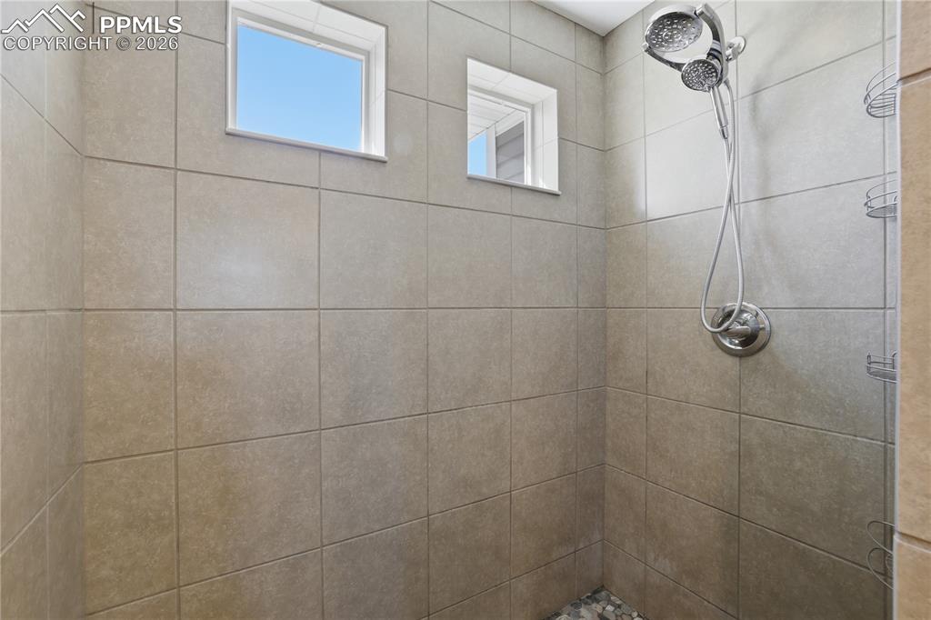 Image 20 of 42: Bathroom