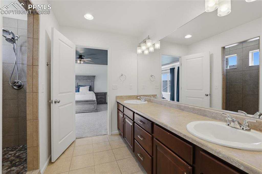 Image 21 of 42: Bathroom