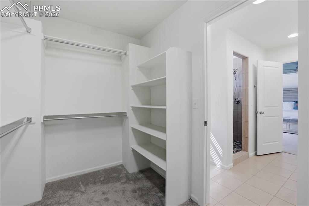 Image 23 of 42: Closet