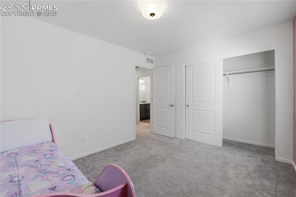 Image 31 of 42: Bedroom