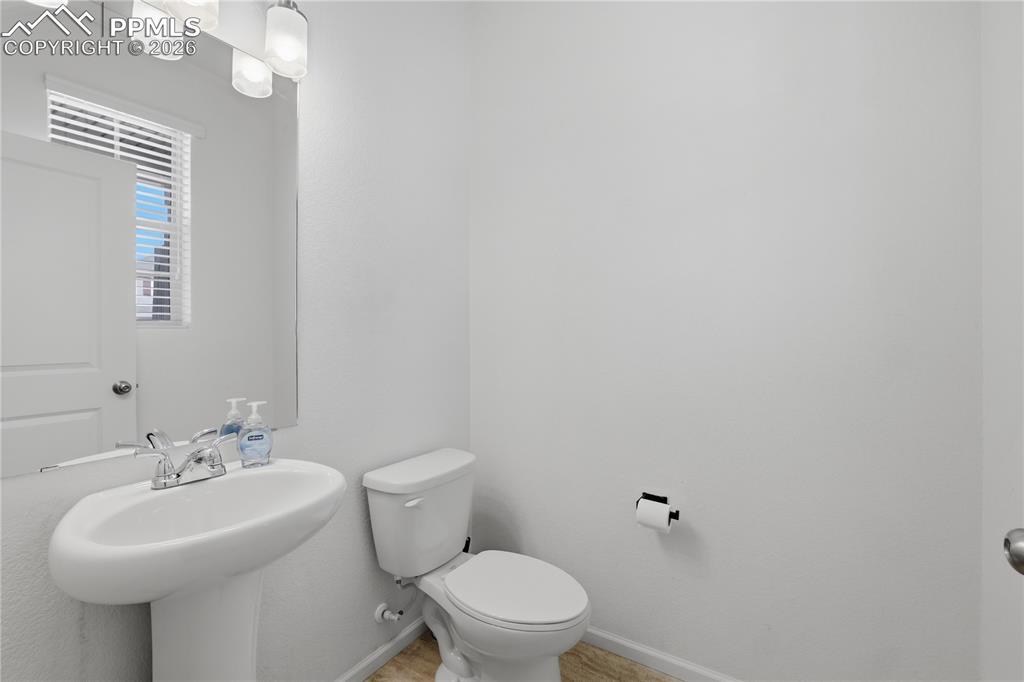 Image 36 of 42: Bathroom