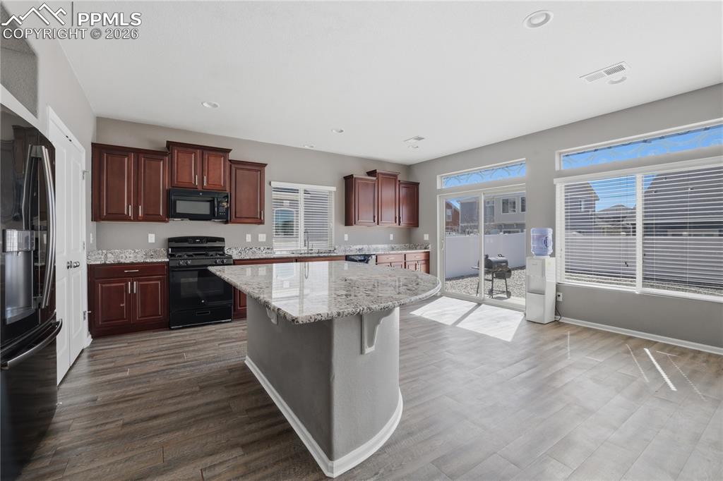 Image 6 of 42: Kitchen