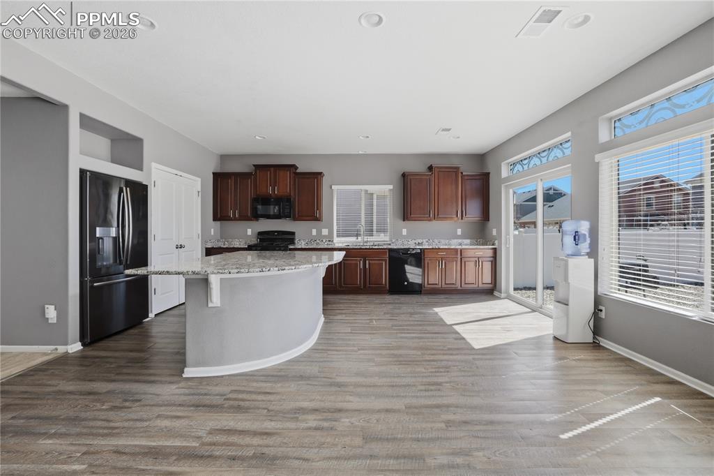 Image 7 of 42: Kitchen