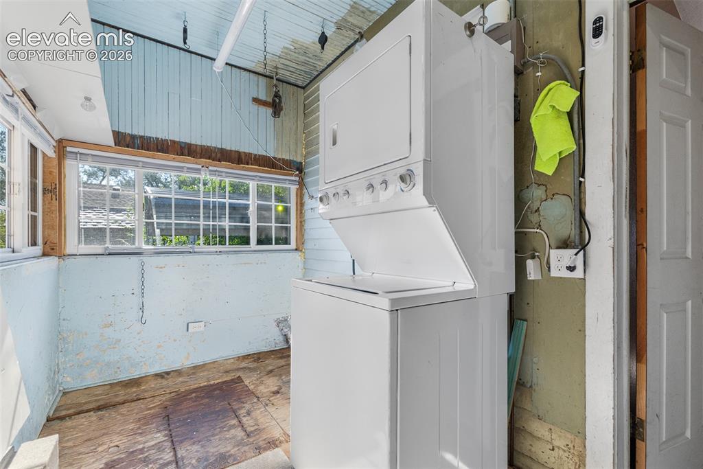 Image 15 of 27: Laundry