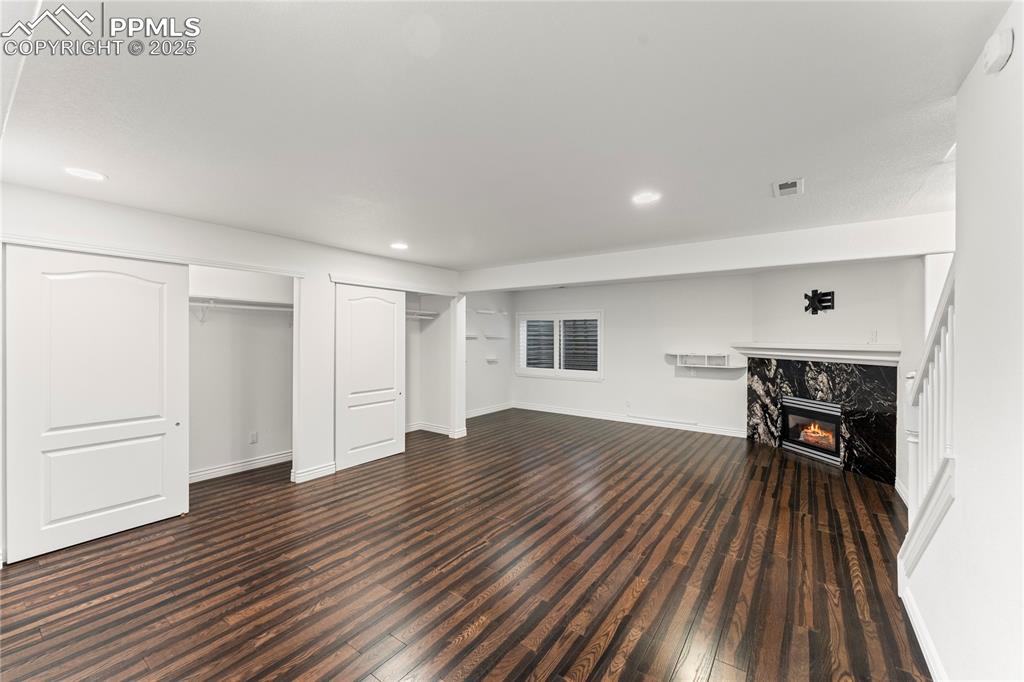 Image 33 of 50: Lots of storage space