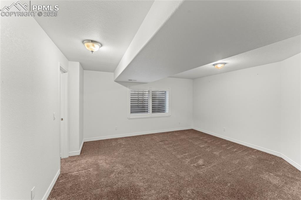 Image 38 of 50: Bedroom