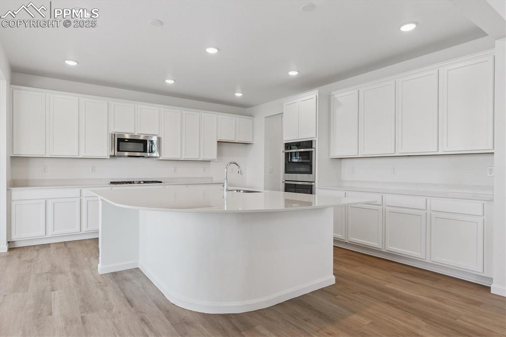 Image 6 of 21: Kitchen